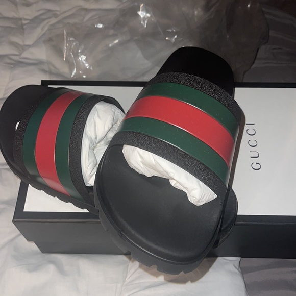 Brand new Gucci flip flops - Picture 2 of 3